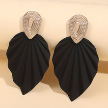 Load image into Gallery viewer, Vintage Leaf Shape Earrings