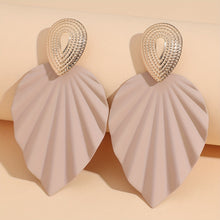 Load image into Gallery viewer, Vintage Leaf Shape Earrings