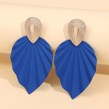 Load image into Gallery viewer, Vintage Leaf Shape Earrings