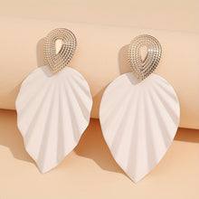 Load image into Gallery viewer, Vintage Leaf Shape Earrings