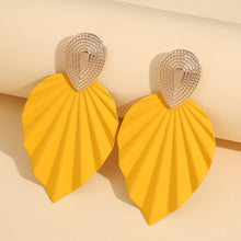 Load image into Gallery viewer, Vintage Leaf Shape Earrings