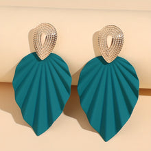 Load image into Gallery viewer, Vintage Leaf Shape Earrings